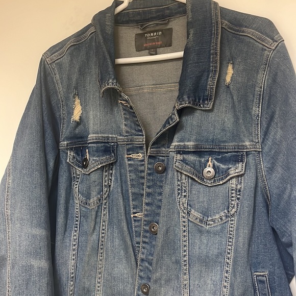 Women’s Torrid Size 4 Denim Jacket - Picture 2 of 4